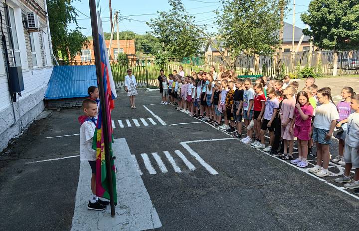 ЛДП "Радуга" поднятие флага